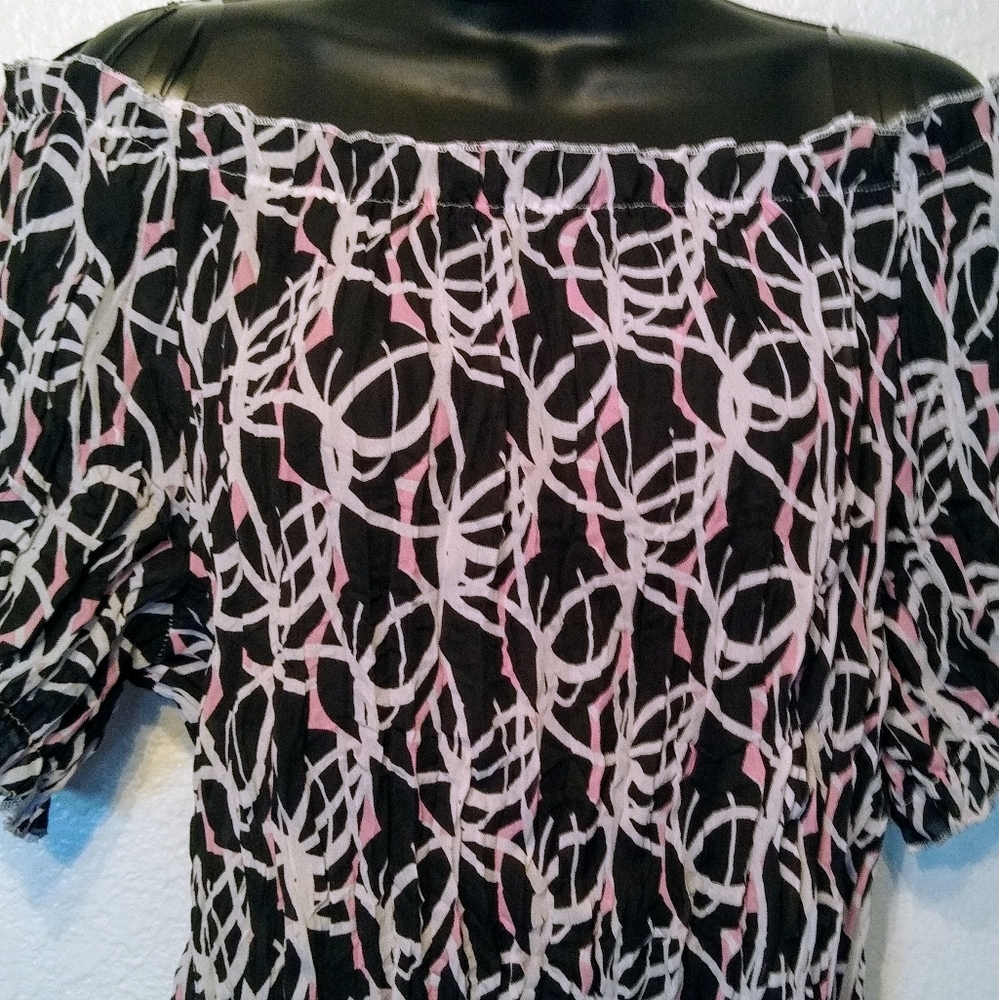 Jennifer Lloyd  pink/black open collar blouse
